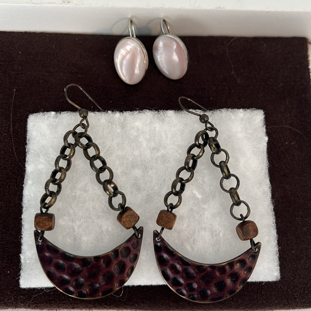 HANDCRAFTED ARTISAN HAMMERED BRASS earrings and SS mother of pearl pierced set